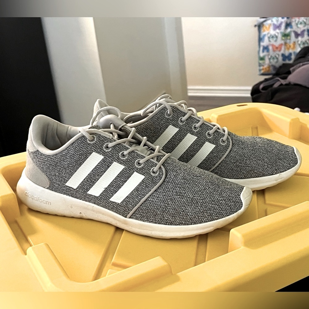 Women’s ADIDAS Neo Cloudfoam Qt
Racer Running Shoes Gray & White Size 8